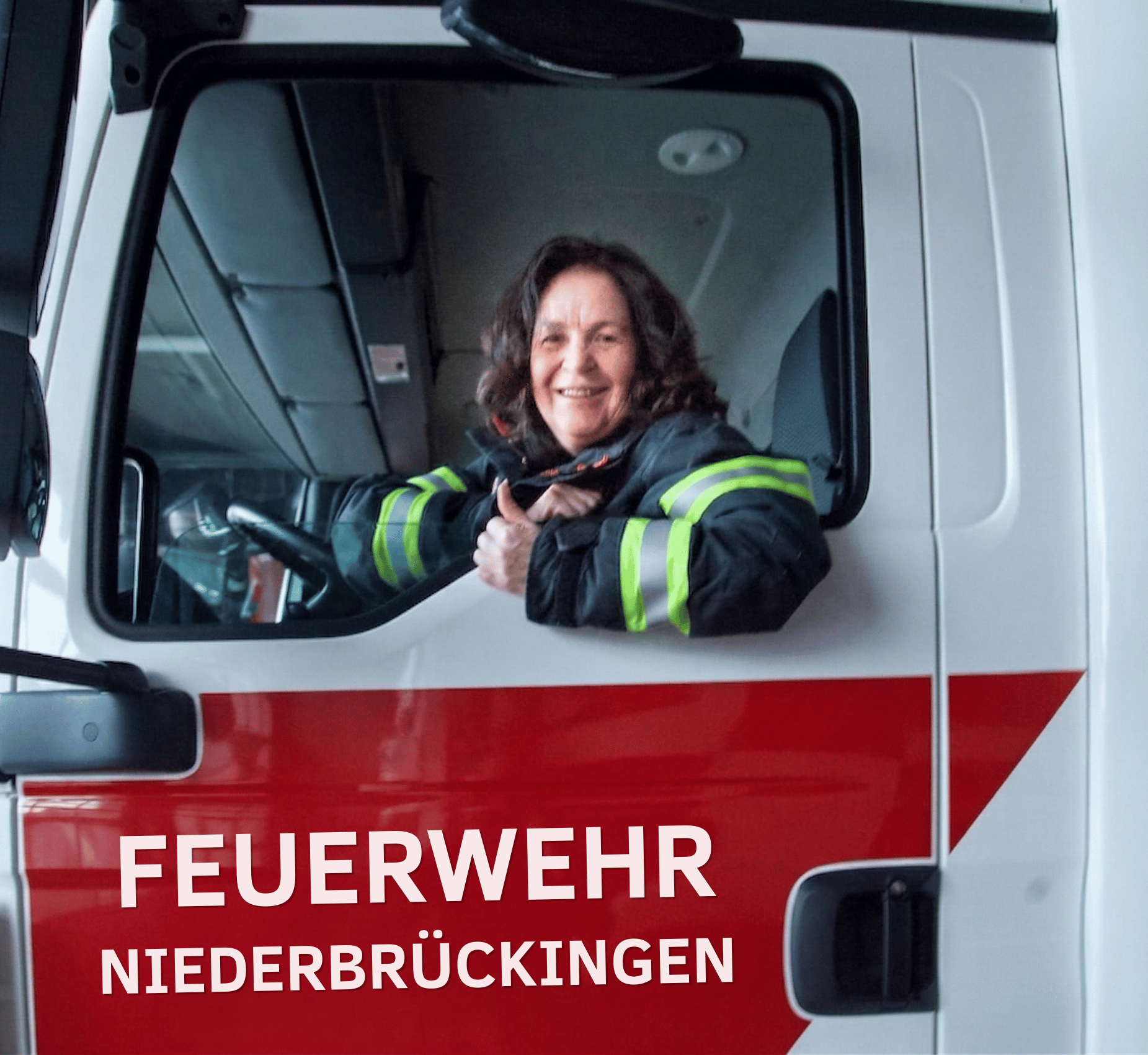Autorin Andrea Stehle im Feuerwehrfahrzeug